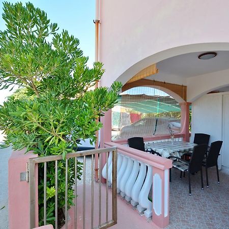 Apartments Sandra Vir Luaran gambar