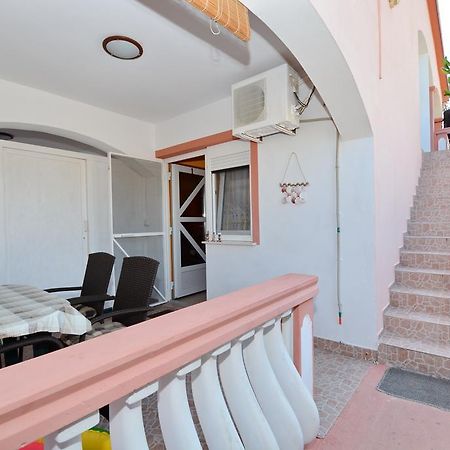 Apartments Sandra Vir Luaran gambar