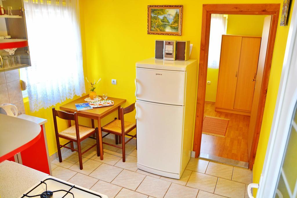 Apartments Sandra Vir Luaran gambar