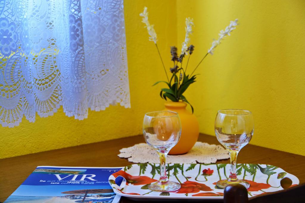 Apartments Sandra Vir Luaran gambar