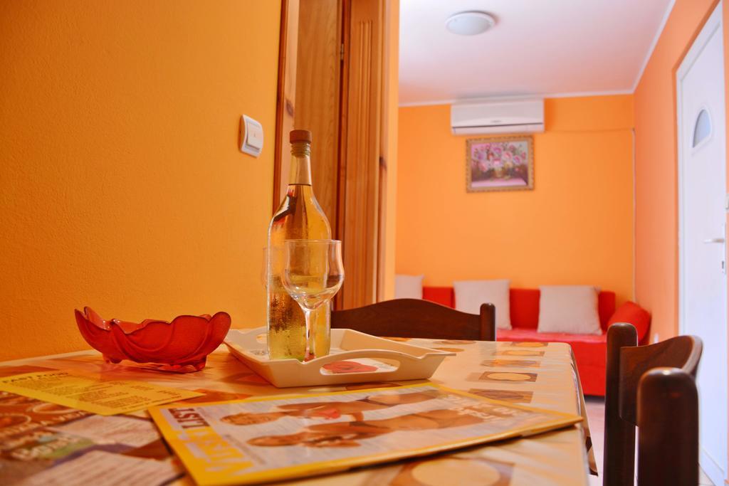 Apartments Sandra Vir Luaran gambar