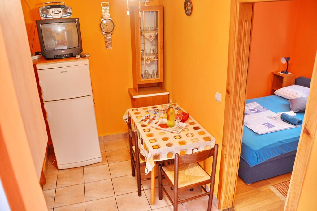 Apartments Sandra Vir Luaran gambar