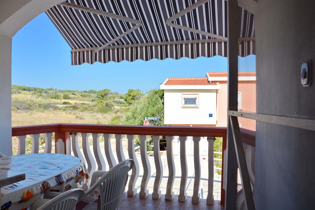 Apartments Sandra Vir Luaran gambar