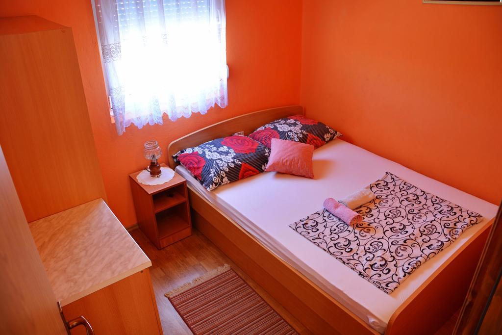 Apartments Sandra Vir Luaran gambar