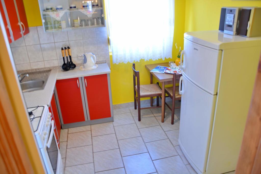 Apartments Sandra Vir Luaran gambar