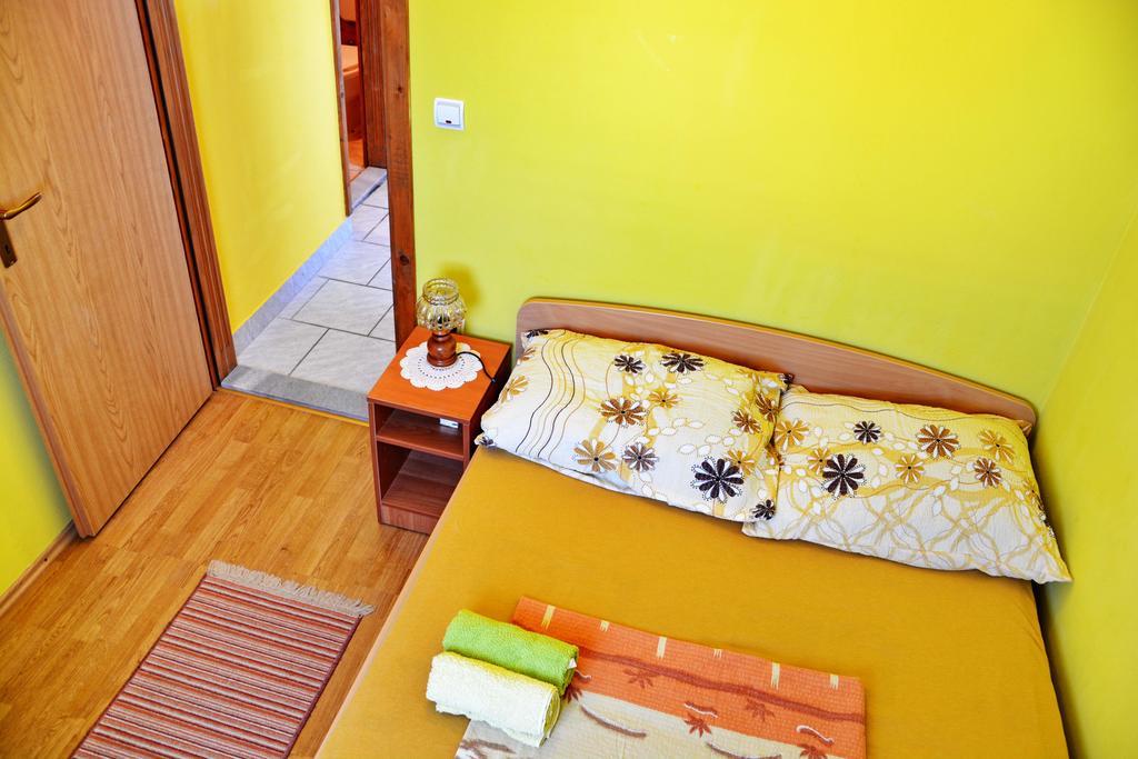 Apartments Sandra Vir Luaran gambar