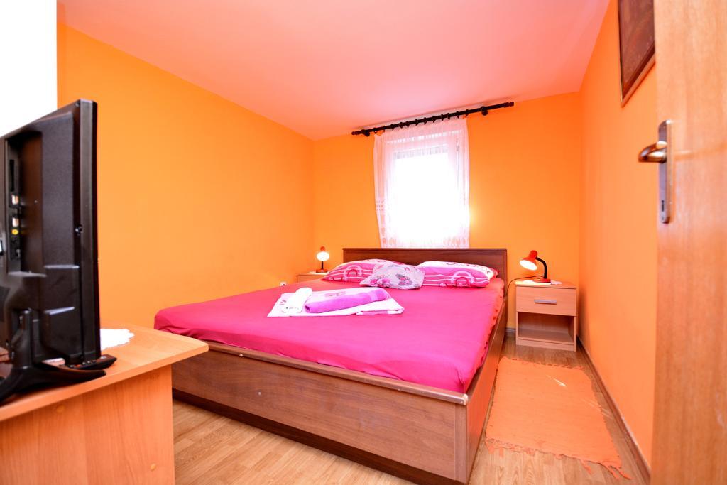 Apartments Sandra Vir Luaran gambar