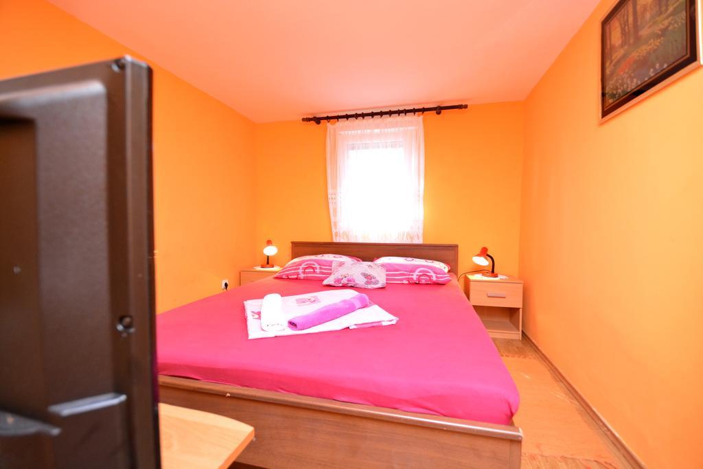 Apartments Sandra Vir Luaran gambar
