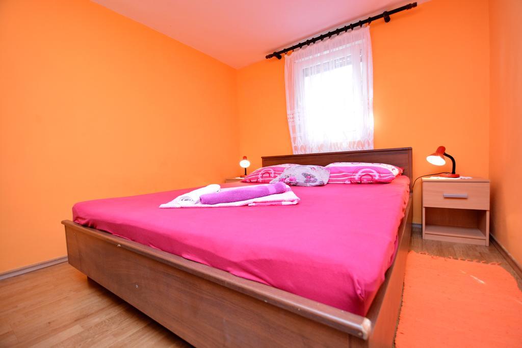 Apartments Sandra Vir Luaran gambar
