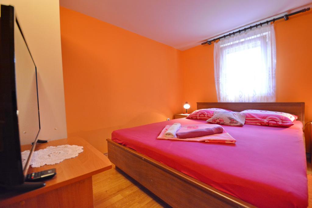 Apartments Sandra Vir Luaran gambar
