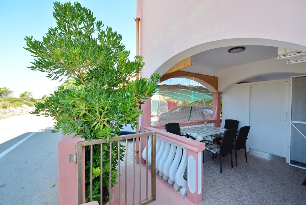 Apartments Sandra Vir Luaran gambar