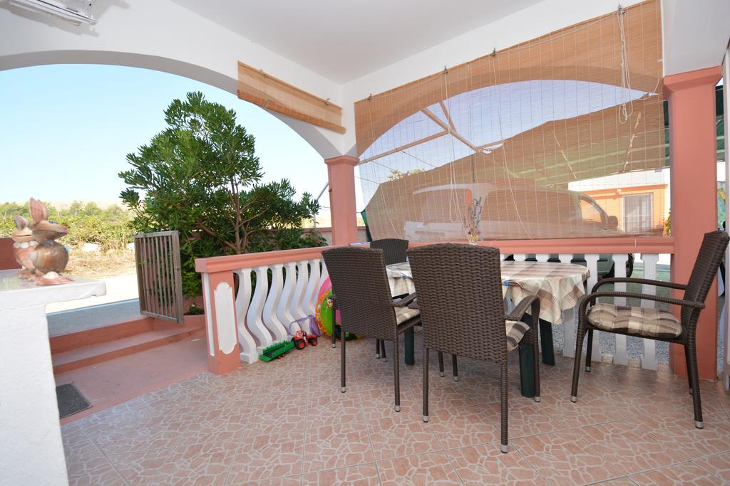 Apartments Sandra Vir Luaran gambar